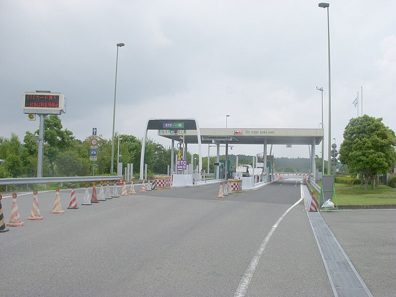 File:Higashikyushu-expwy-oitanogyobunkakouen-interchange.jpg