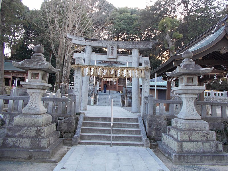 File:Hirano-jinja Ni-no-Torii.jpg