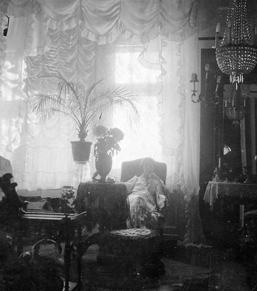 File:Interior, woman, furniture, chandelier, saloon Fortepan 6015.jpg