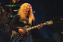 Sykes performing in 2007 with his 1978 Gibson Les Paul Custom John-Sykes dec1-2007.jpg