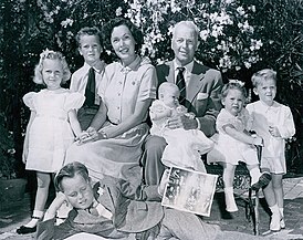 John Farrow met familie, 1950