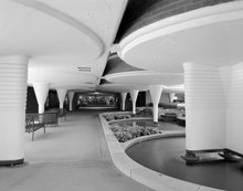 Shorter dendriform columns in the carport Johnson Wax Headquarters, Racine, Wisconsin LCCN2011635444.tif