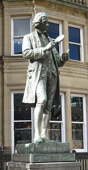 File:Joseph Priestley statue Leeds City Square 19 March 2018 1 close.jpg