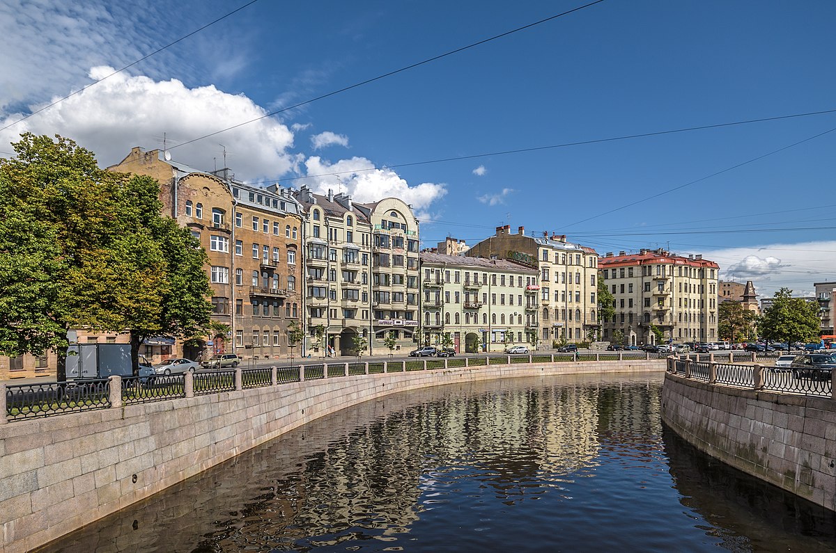 Файл:Karpovka River Embankment 06.jpg — Википедия