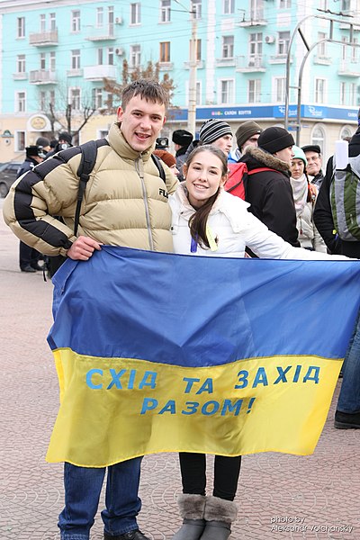 File:Kateryna Lisunova, EuroMaidan in Luhansk, Ukraine 6.jpg