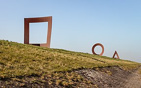 Wachters op de dijk (Ketelmeerdijk) Steel artworks on the Ketelmeerdijk, Netherlands - east side.