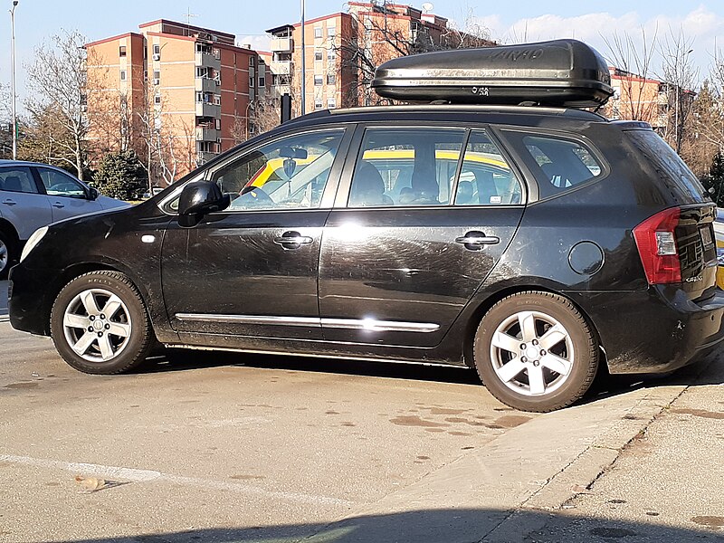 File:Kia Carens(2).jpg