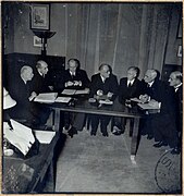 L'université de Paris et la Sorbonne. M. Bruhat, M. Gidel, M. Baudouin, M. Carcopino, M. Maurain, M. Vendryès, M. Damiens, dans le bureau du recteur, décembre 1940.jpg