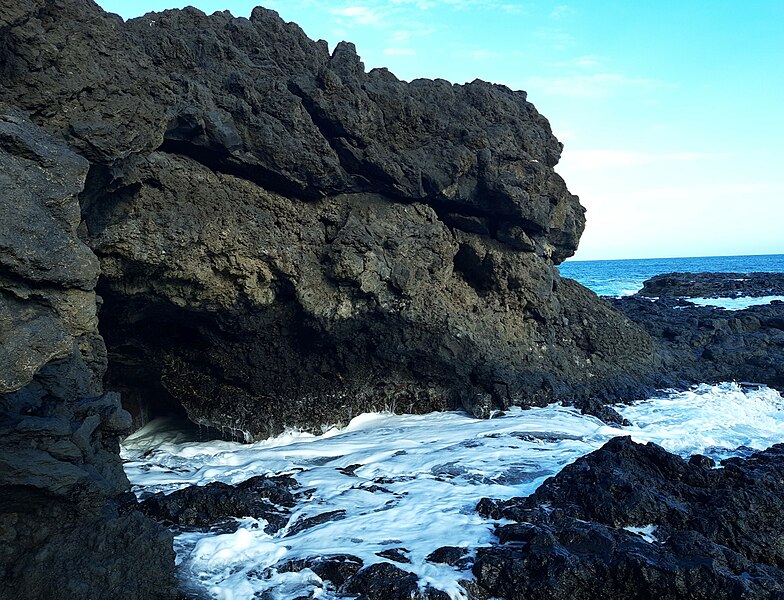 File:La Fajana beach, La Palma, high water.jpg