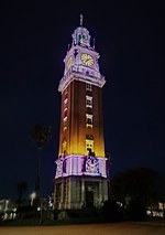 Thumbnail for File:La Torre Monumental, de noche 01.jpg