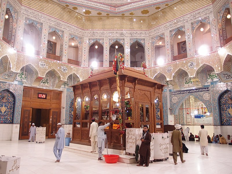 File:Lal Shahbaz Mazaar inside view 6.JPG