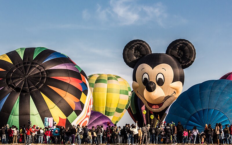 Fájl:Leon international hot air ballon festival nov 2012.jpg