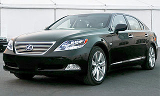 Lexus-LS600h-L forward view