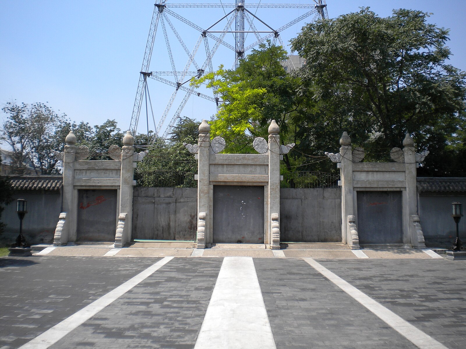 Temple gate. Храм Луны в Пекине. Ворота Тампль. Ворота линсин. Алтарь земли и злаков.