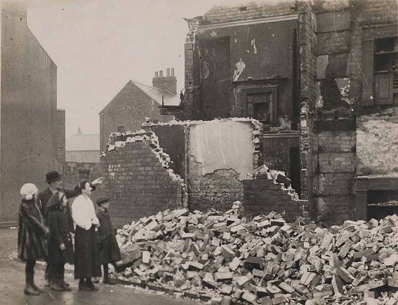 File:Looking at Rubble (5761585888).jpg