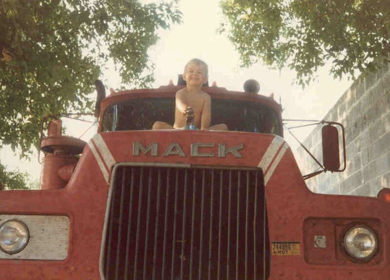 File:Mack Truck R-Model.jpg