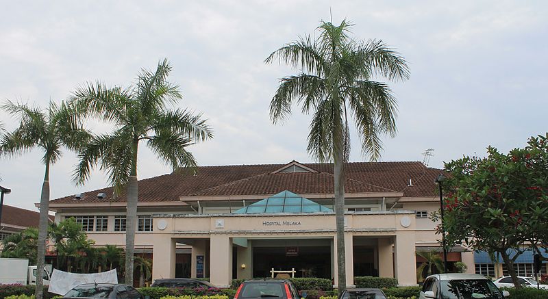 File:Malacca General Hospital main building.jpg