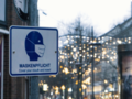 Maskenpflicht Schild Hamburg Mönckebergstraße.png