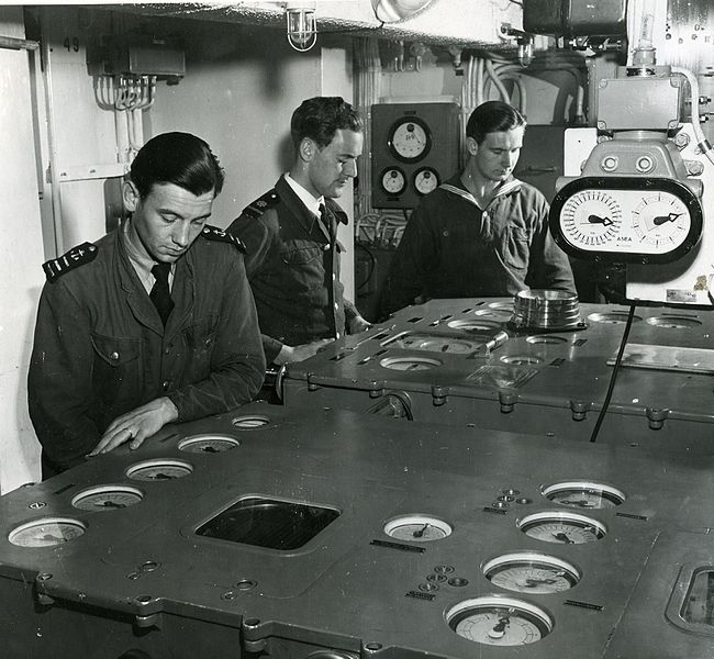 File:Maskincentralen på HMS Tre Kronor.jpg