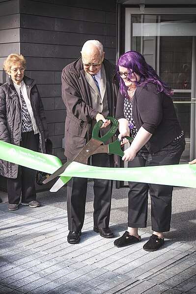 File:Mel Lindbloom Student Union ribbon cutting ceremony — 011.jpg