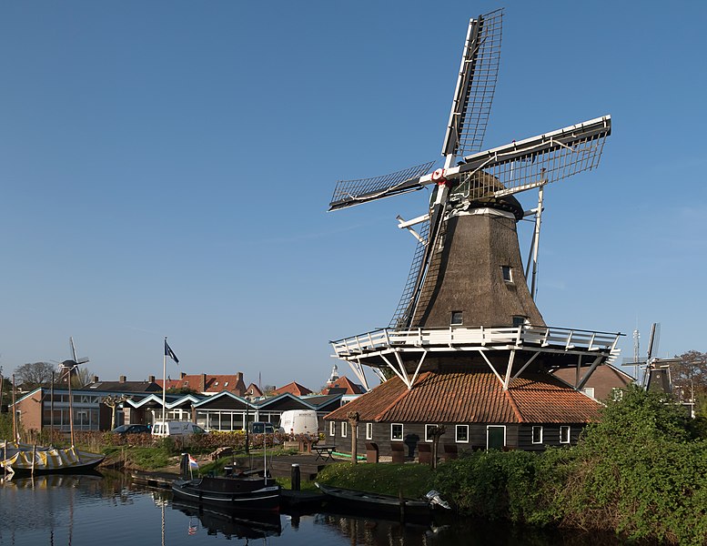 File:Meppel, molen de Weert RM526385 met andere twee molens op de achtergrond IMG 2886 2018-04-20 17.43.jpg