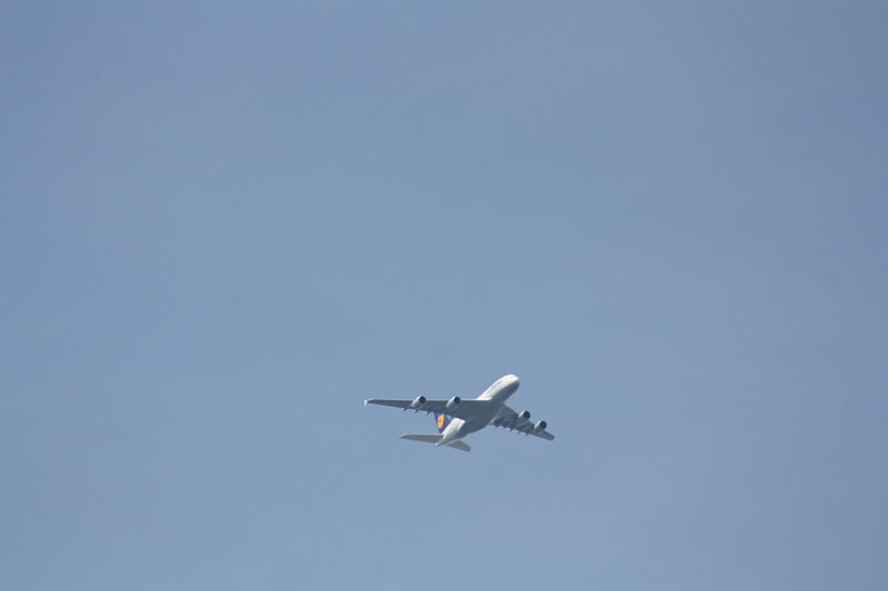 File:MercerMJ Lufthansa Airbus A380 D-AIMB inbound Gatwick 26-05-13 (8857308661).jpg