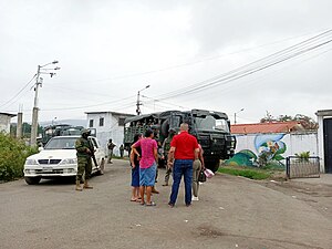 Эквадорскія вайскоўцы разам з мірнымі жыхарамі, 13 студзеня.