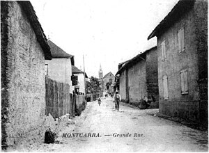 Montcarra, Grande Rue en 1910, p134 de L'Isère les 533 communes - L M.jpg