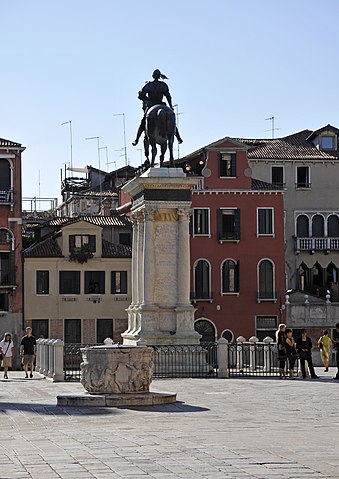 Rear view with venetian water well