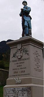 Poilu au repos (monument aux morts)