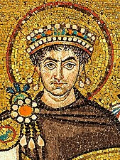 در هنر بیزانس از مقدار زیادی طلا استفاده می‌شد. (تصویری از امپراتور ژوستینین یکم از باسیلیکا سن ویتاله در راونای ایتالیا (قرن ۶ میلادی))