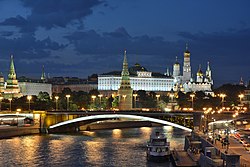 Moscow Kremlin and Bolshoy Kamenny Bridge late evening 01.JPG