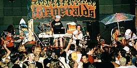 Группа Mr. Bungle на рекламном фото альбома California 1999 года