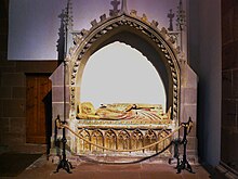 Gisant d'Eberhard fondateur de l'abbaye,au fond sud du transept (XIIIe siècle).