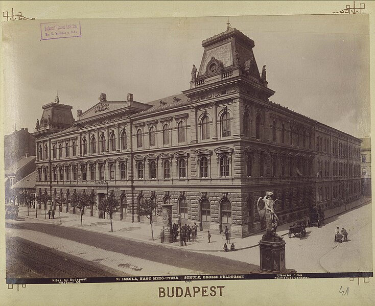 File:Nagymező utca, jobbra a Pethő Sándor (Érsek) utca. - Budapest, Fortepan 82405.jpg