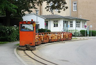 A narrow gauge train in Austria Narrow gauge railroad - Geriatriezentrum Lainz 22.jpg