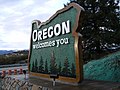 New Oregon welcome sign (5136383424).jpg