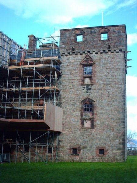 File:Newark Castle Under Repair - geograph.org.uk - 766774.jpg