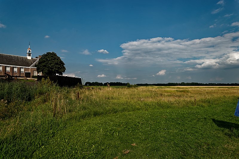 File:Noordoostpolder - Schokland - Ruïnepad - August 2010 03.jpg