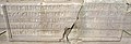 Lato est, Iscrizione latina dedicatoria a Teodosio I e ai suoi discendenti