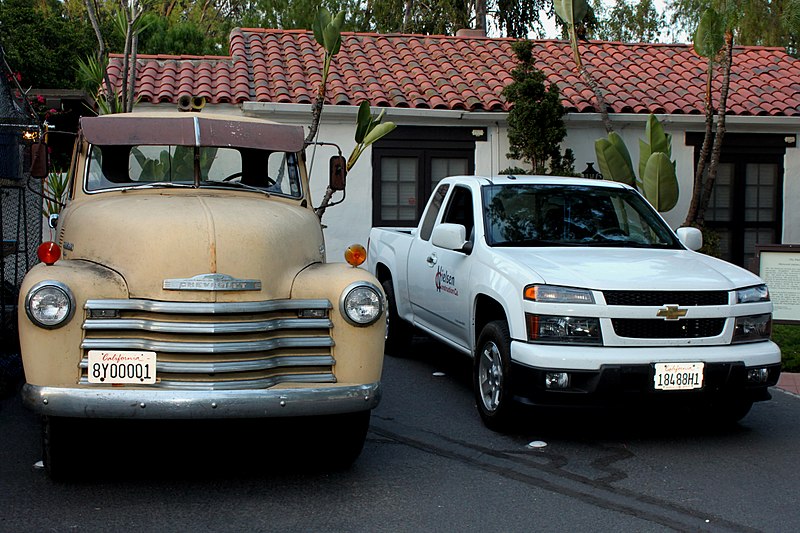 File:Old & New Reliable Chevy (14589562629).jpg