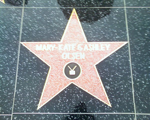 Mary-Kate and Ashley Olsen's Hollywood Star