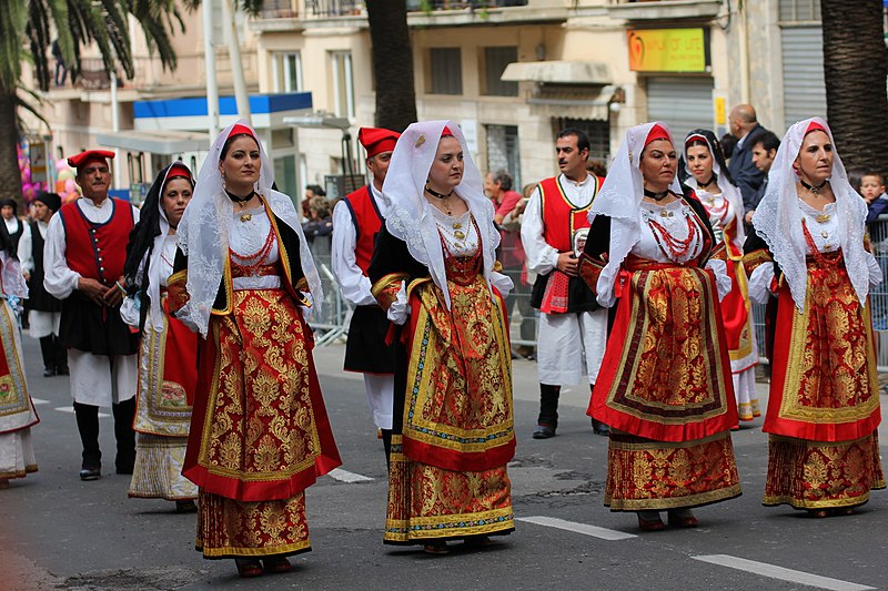 File:Oristano - Costume tradizionale (14).JPG