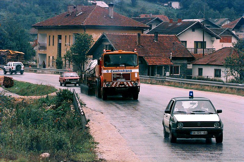 File:Overweight load transport in Bosnia, 1996.JPEG