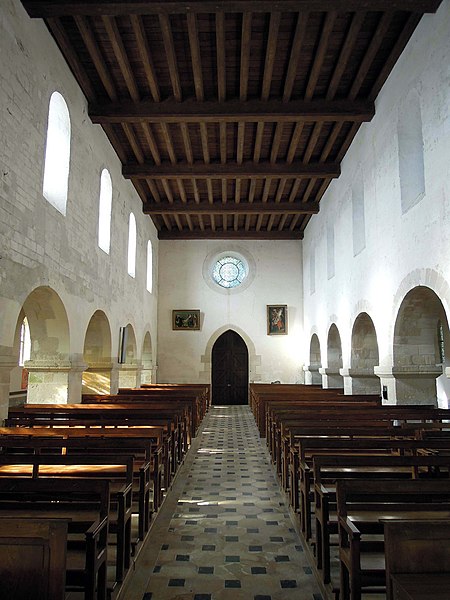 File:PA00078459 nef romane église Saint Pierre de Machault Ardennes.jpg