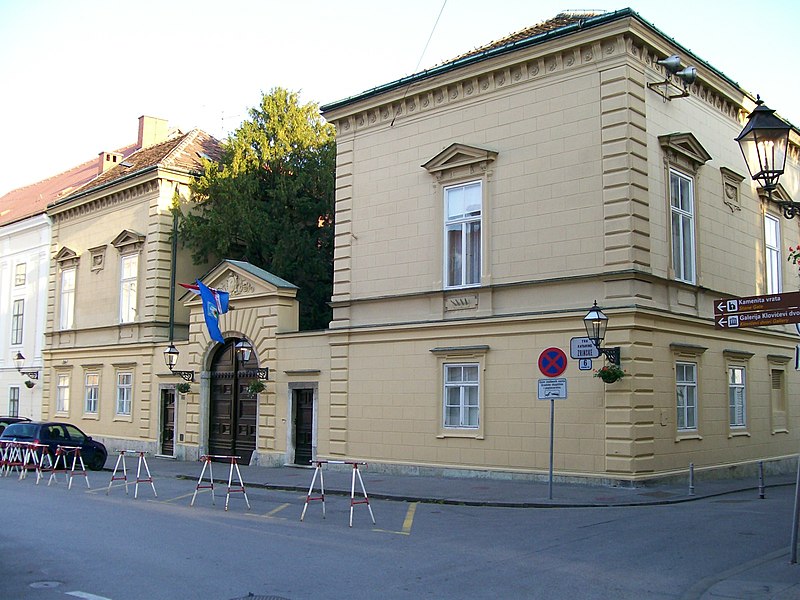 File:Palača Dverce Zagreb.jpg