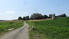 Binnenrijden van het dorp