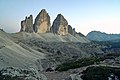 Panorama delle Tre Cime, a sera, dal Rifugio Locatelli.jpg