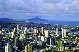 Panorama de Itajaí a partir do Morro da Cruz, no Bairro Fazenda. Do outro lado do Rio Itajaí-Açu, Navegantes.