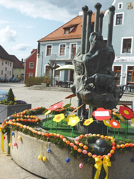 File:Pfreimd (Brunnen am Marienplatz).jpg